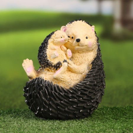Garden figure "Hedgehog with a hedgehog" 17x15x15cm-1