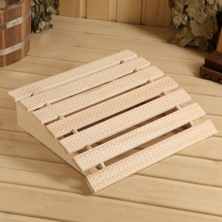 The head restraint is anatomical, embossing braid, 31x35x9.5 cm