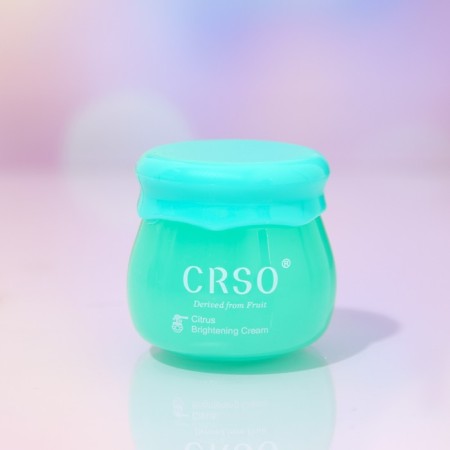 Moisturizing lip balm with avocado