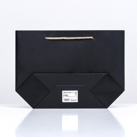 Gift package with a ribbon of 19 x 20 x 9 cm "Black"-1