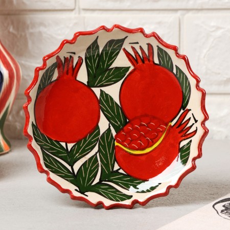 Plate of the Rishtan ceramics "Grenates", 15 cm, corrugated