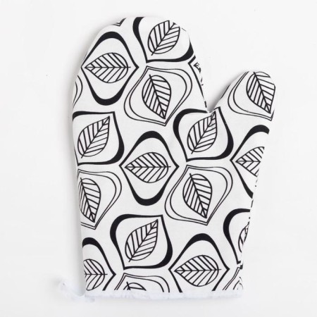 Gift Made with Love: a towel, a mittens-output, a kitchen blade, a corolla, a sponge-3