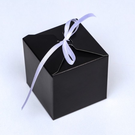 The box is folding, square, black, 8 x 8 x 8 cm,-1