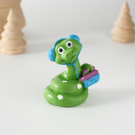 Polystone souvenir "Snakes in headphones with tape recorders" 5.8x5.8 cm