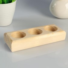 Silent Wooden under 3 candles 