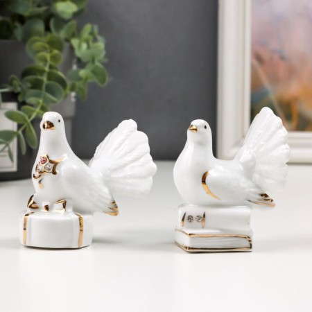 Souvenir ceramics "White dove on books/gift" with gold, rhinestones 7.5 cm mix
