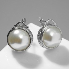 Earrings with pearls 