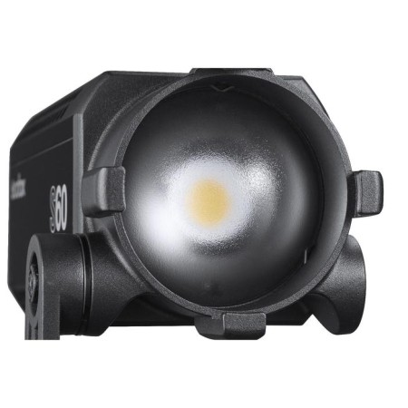 LED illuminator GODOX S60, focusing-13