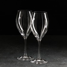 A set of glasses for the wine 