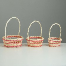 A set of wicker baskets from 3 D20 H 8/27; D17 H 7 H 25; D13 H 6 H 21 cm. (Ratan)