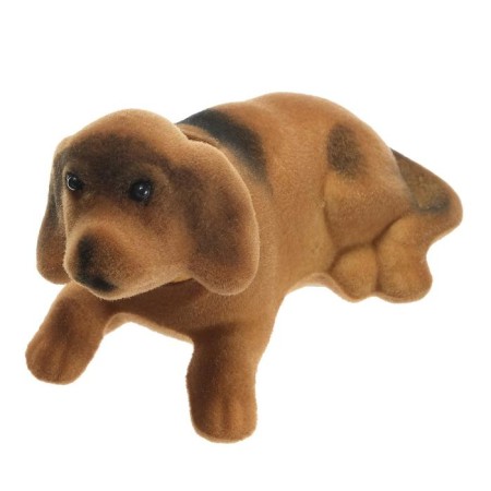 Dog on a car panel shocking his head, small, beige-brown color