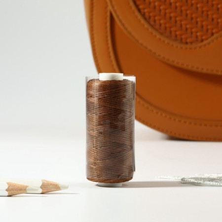 The threads are waxed, flat, 150d/16, 0.8 mm, 50 ± 2 m, the color is light brown-4