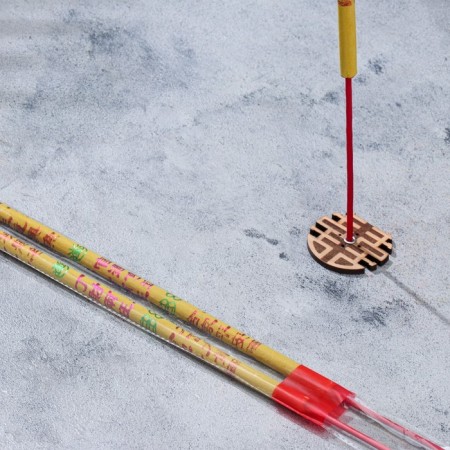 A set of giant incense of Buddhist "gold", 3 pieces, 48.5 x 1.2 cm-1