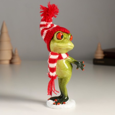 Souvenir Polystone Lac "frog in a hat and a scarf is prepared to fall in the snow" 8.2x6.5x18 cm-3