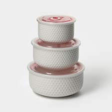 A set of ceramic salad bowls with vacuum lids of 