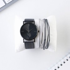 Set: watch watches and bracelets 