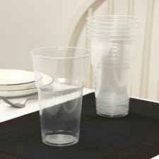 The set of plastic disposable glasses did not forget! 