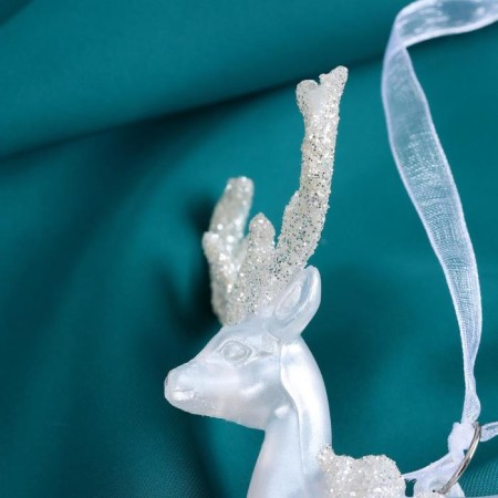 Jewelry decoration "Greatness of the Brill" 9x12.5 cm, white-1