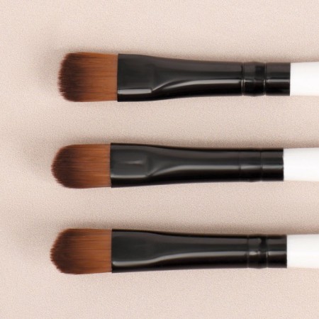 A set of makeup brushes, 3 objects, white/black color-3