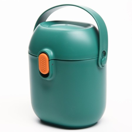 Container for storing baby food, with a spoon of 450 ml, green color