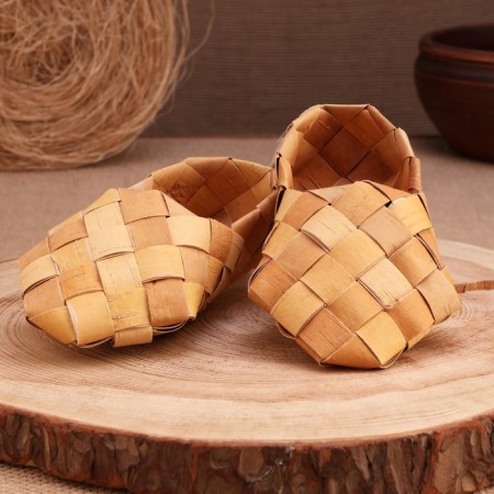 Souvenir bast shoes, 15 cm, birch bark-1