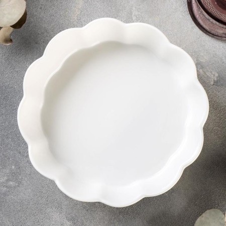 Porcelain dish for baking Magistro "Flora", D = 18 cm, white color-1