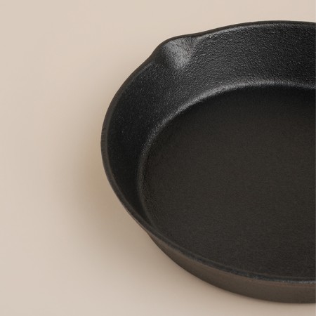 Cast -iron pan on a wooden stand Sl Home, D = 25, H = 4.4 cm, Black Color Black-6