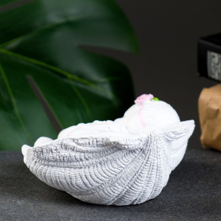 Figure "Angel in the left shell" 10x11x5.5cm-1