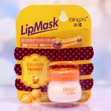 Moisturizing lip balm with honey