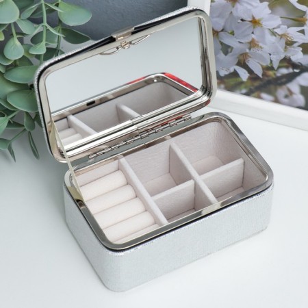Casket to the leatherette for jewelry "Small squares. Silver" 6x7x12 cm-1