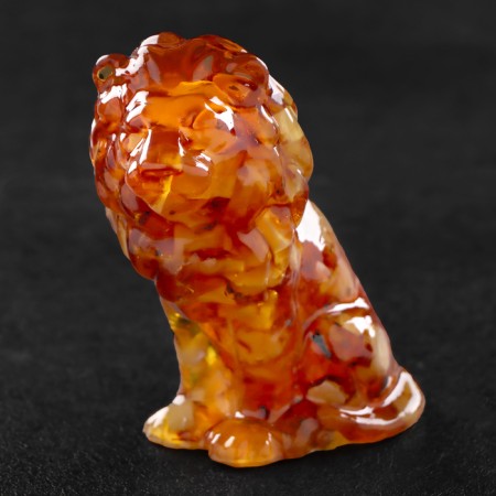Souvenir "Leo", sits, amber