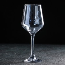 A glass of glass for the wine 