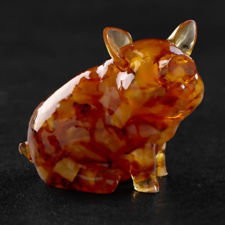 Souvenir "Pig", amber