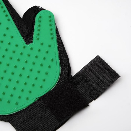 Glove - a brush for wool on the right hand with elongated cloves, green-3