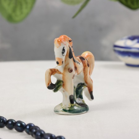 Souvenir "Horse", on a stand, color, 8x8 cm-1