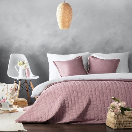 Set "Ibiza": a bedspread 160 x 220 cm, pillowcase 40 x 40 cm - 2 pcs, pink color