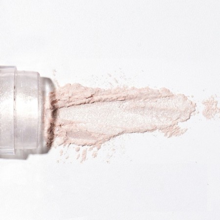 Highlighter flickering for the face and body shade No. 3-3