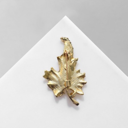 Brooch "Liszt", white color in matte gold-1