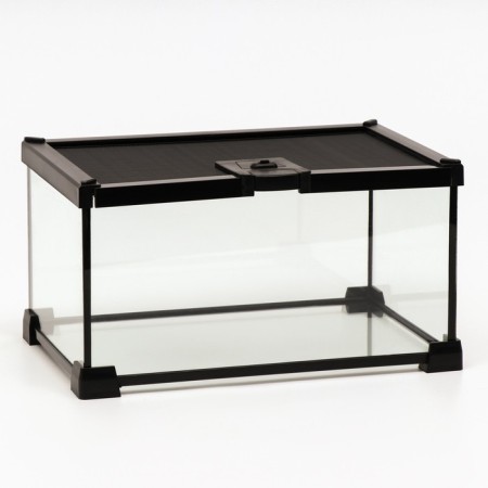 Terrarium for reptiles 9.6 liters, with a mount to prevent an escape, 30 x 20 x 16 cm