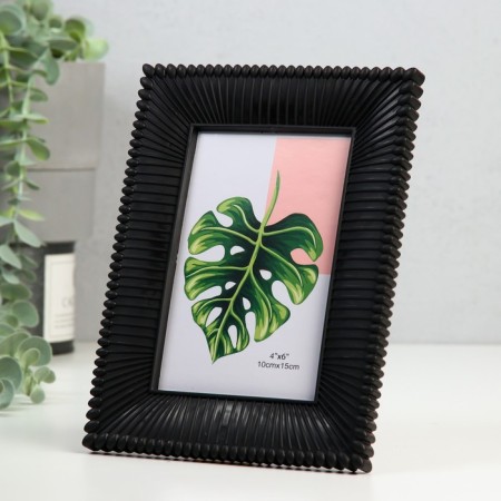 Photo frame plastic 10x15 cm "rays" black 15.5x20.5 cm-1