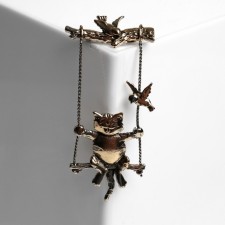 Brooch 