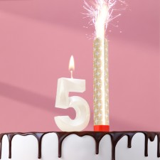 Candle in the cake 