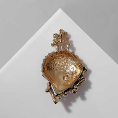 Brooch "Shell" in algae, colored in gold-1