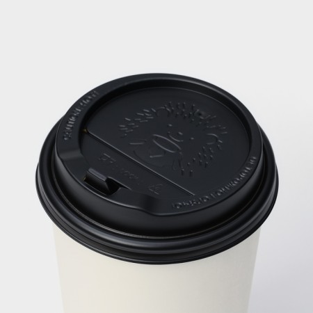 Plastic disposable lid for a glass black, with a valve, d = 9 cm