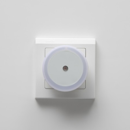 The spine "Circle" LED reacts to the darkness, white 6.5x6.5x5 cm Risalux-5