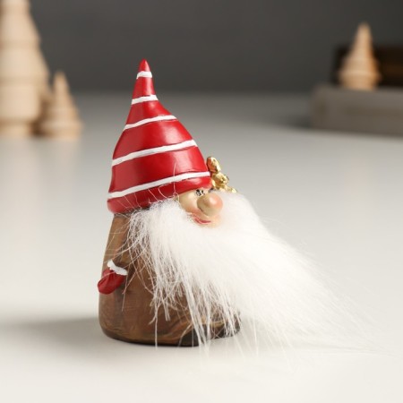 Polystone souvenir "Dwarf in a red cap with a Christmas tree/gift" mix 4x4x8 cm-2