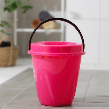 A bucket with a Light lid, 10 l, the color is pink