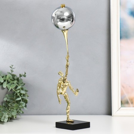 Souvenir "Man with a ball" 9x10x42