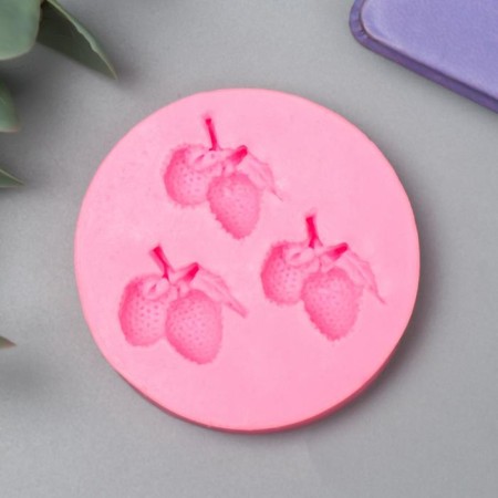 Mold Silicon "Strawberries" 3 subjects 1x5.4x5.4 cm