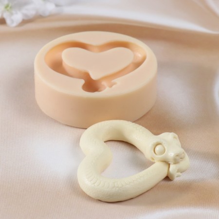 Silicone Mold "Heart Snake" 2.5x8x8 cm-1